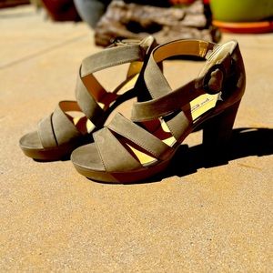 Last chance!!! Barely worn Paul Green Platform Sandals - super comfortable!